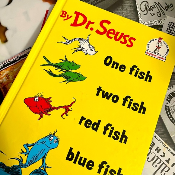 🐟 ☝🏻 🐟 • Dr. Seuss x ☝🏻🐟… ✌🏻🐟… 🔴 🐟…